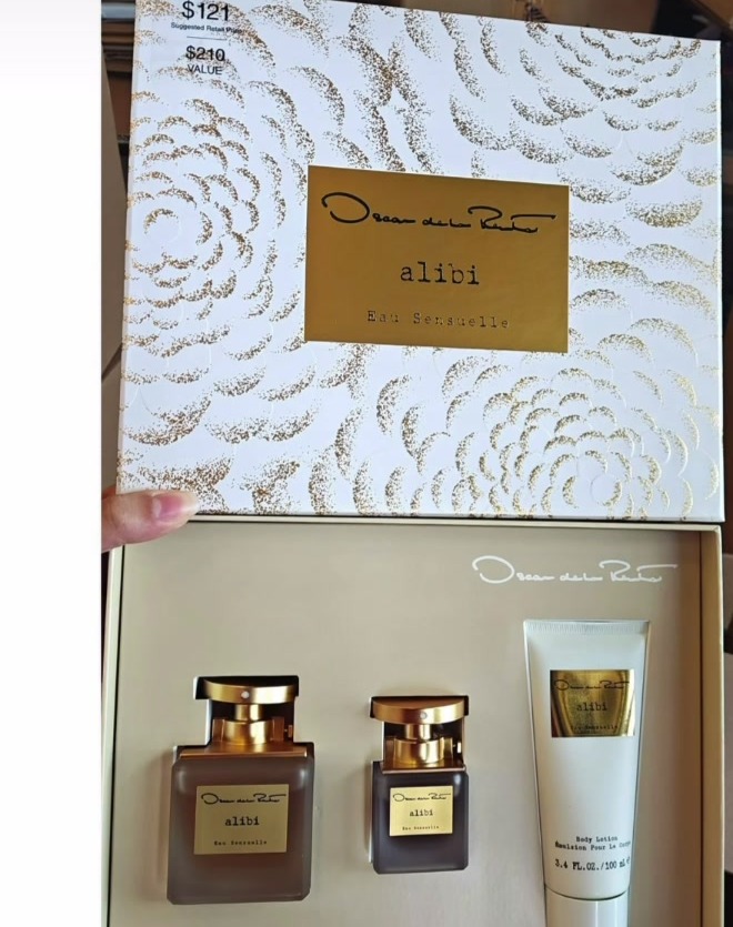 Set Alibi — Oscar de la Renta